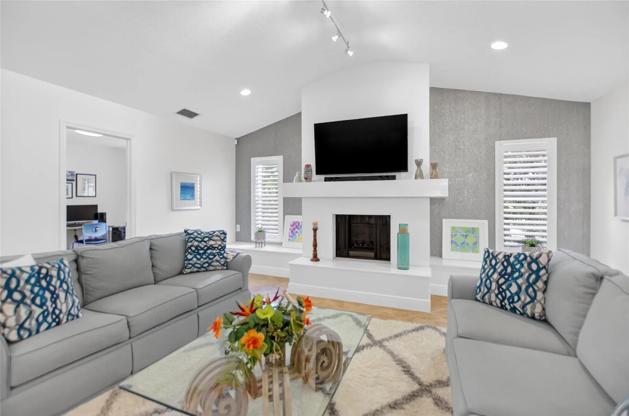 250 WOODLAKE Lane