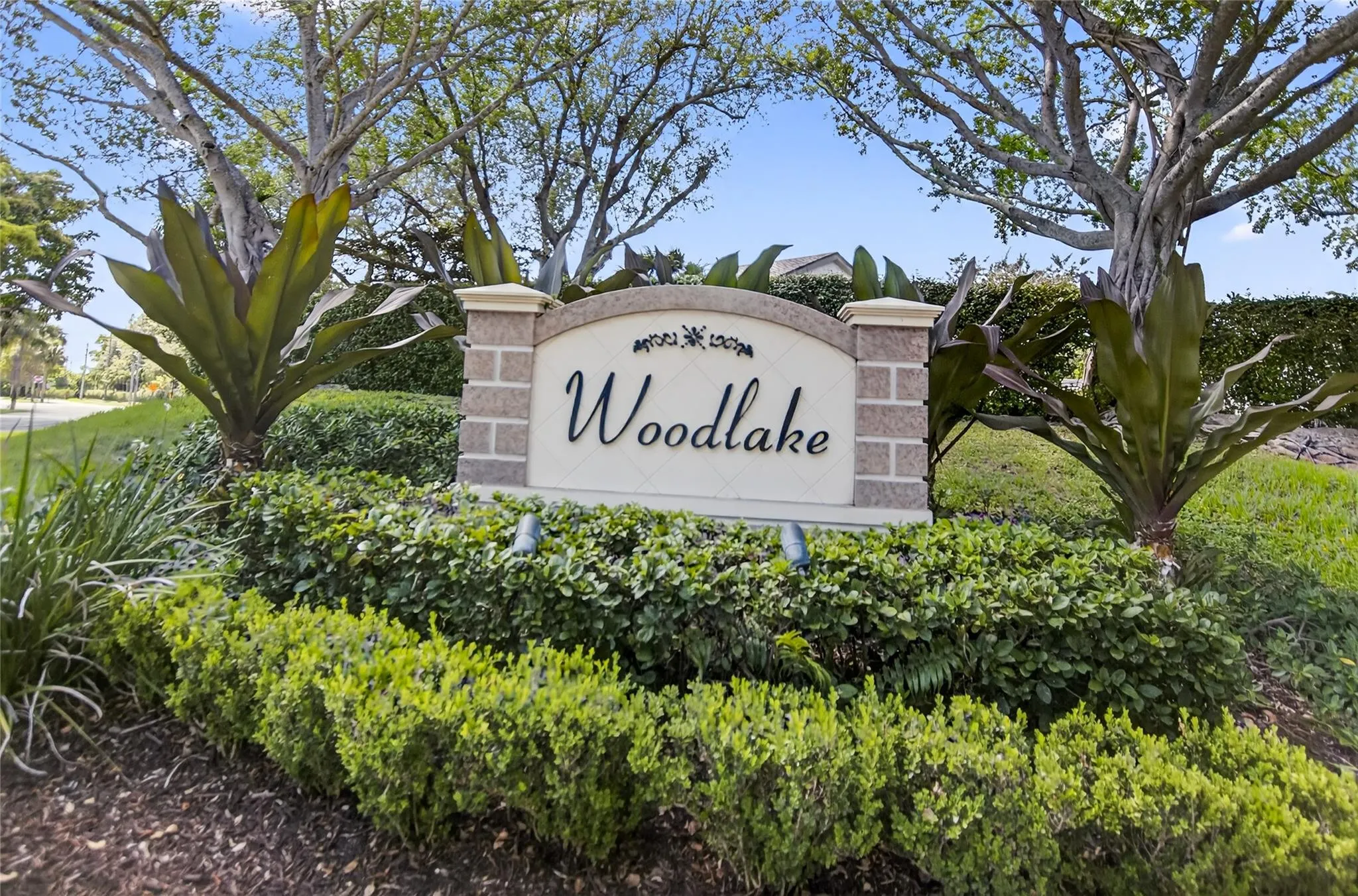 250 WOODLAKE Lane