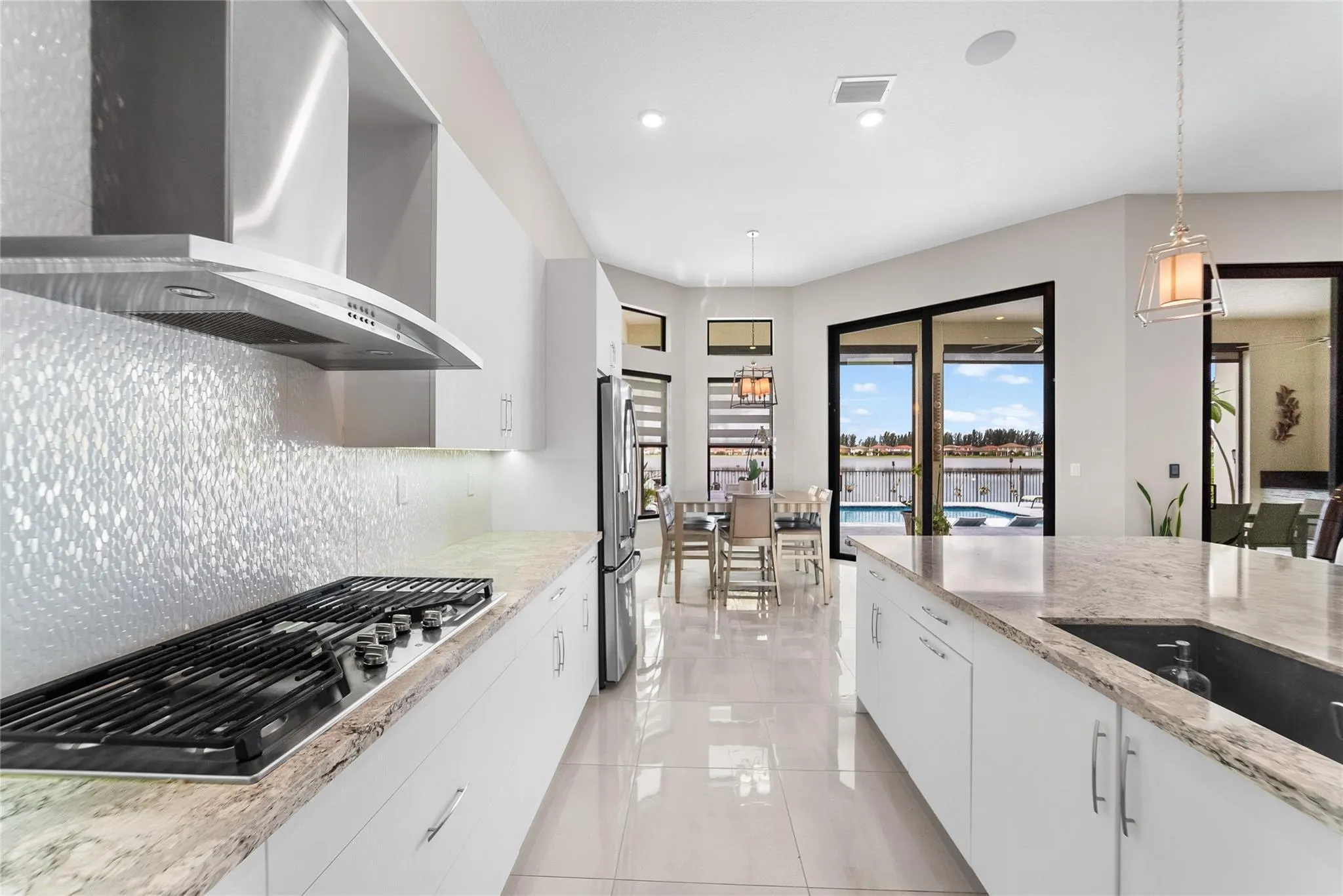 9295 Parkland Bay Dr