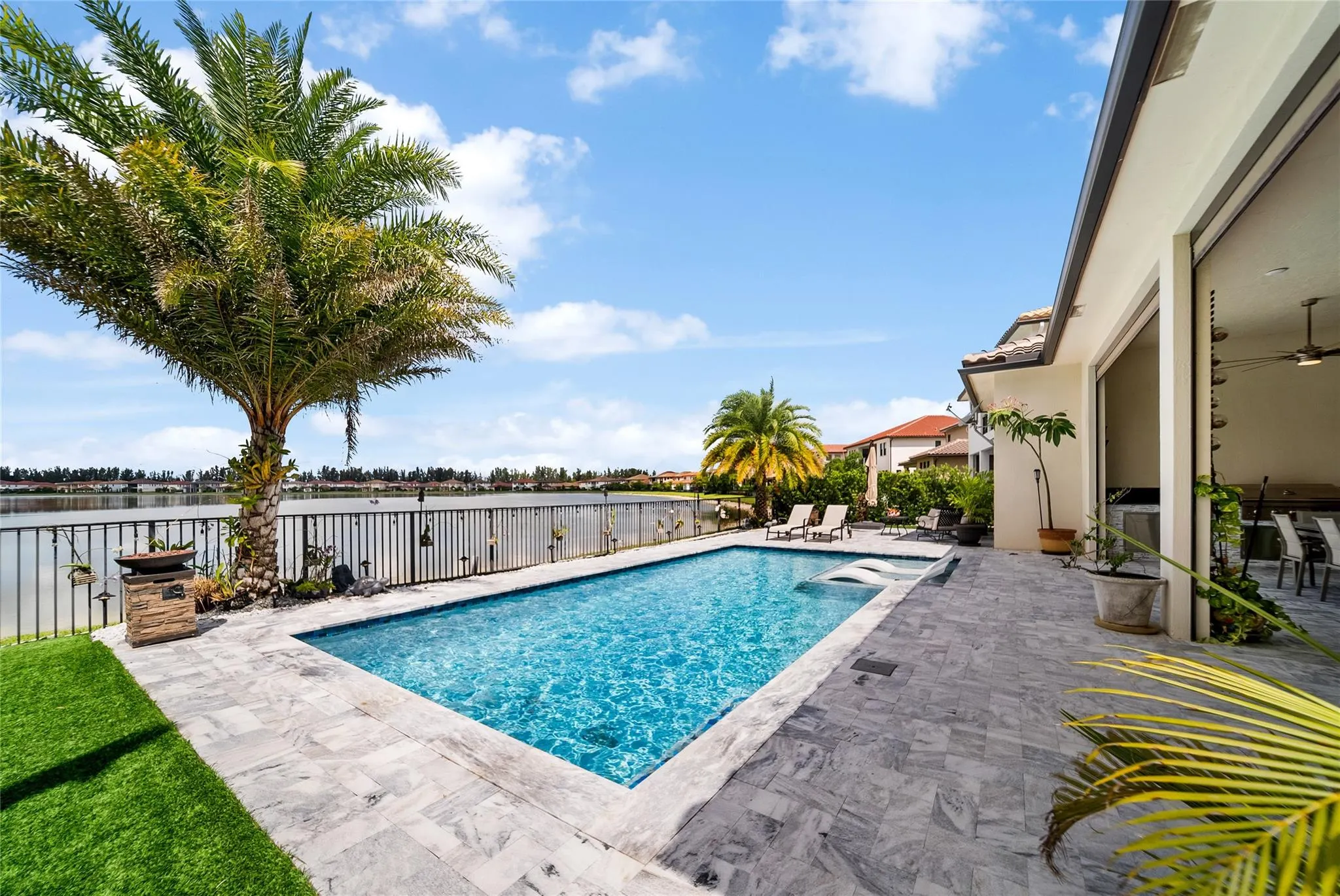 9295 Parkland Bay Dr