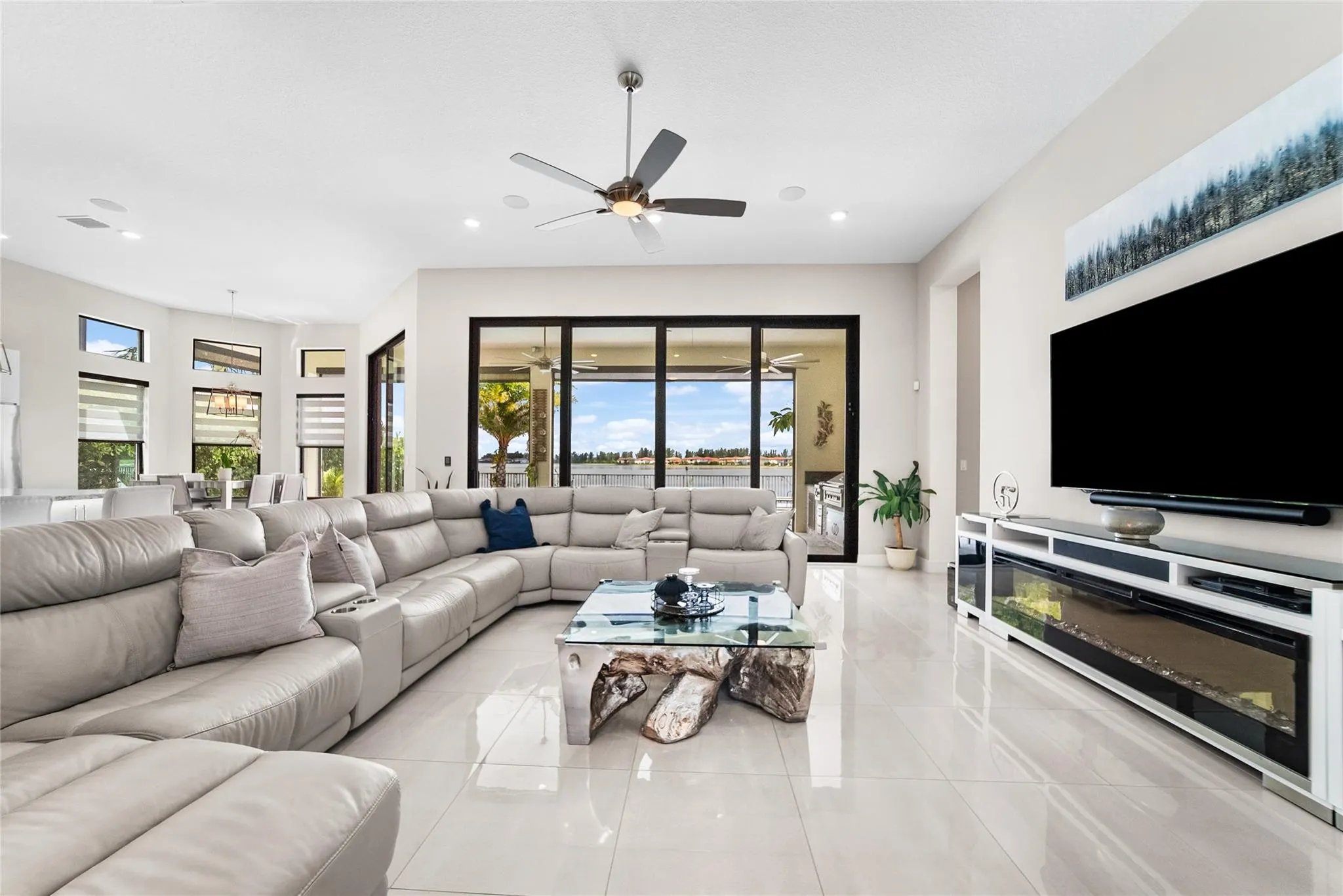 9295 Parkland Bay Dr