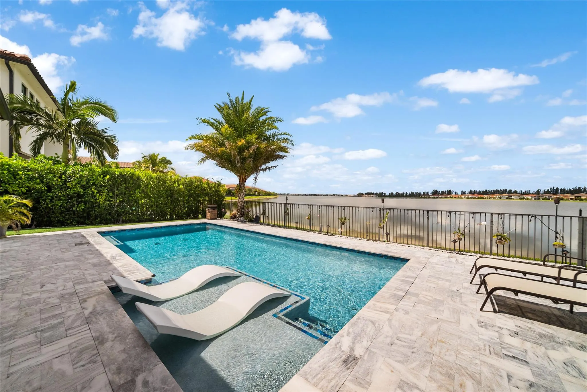 9295 Parkland Bay Dr