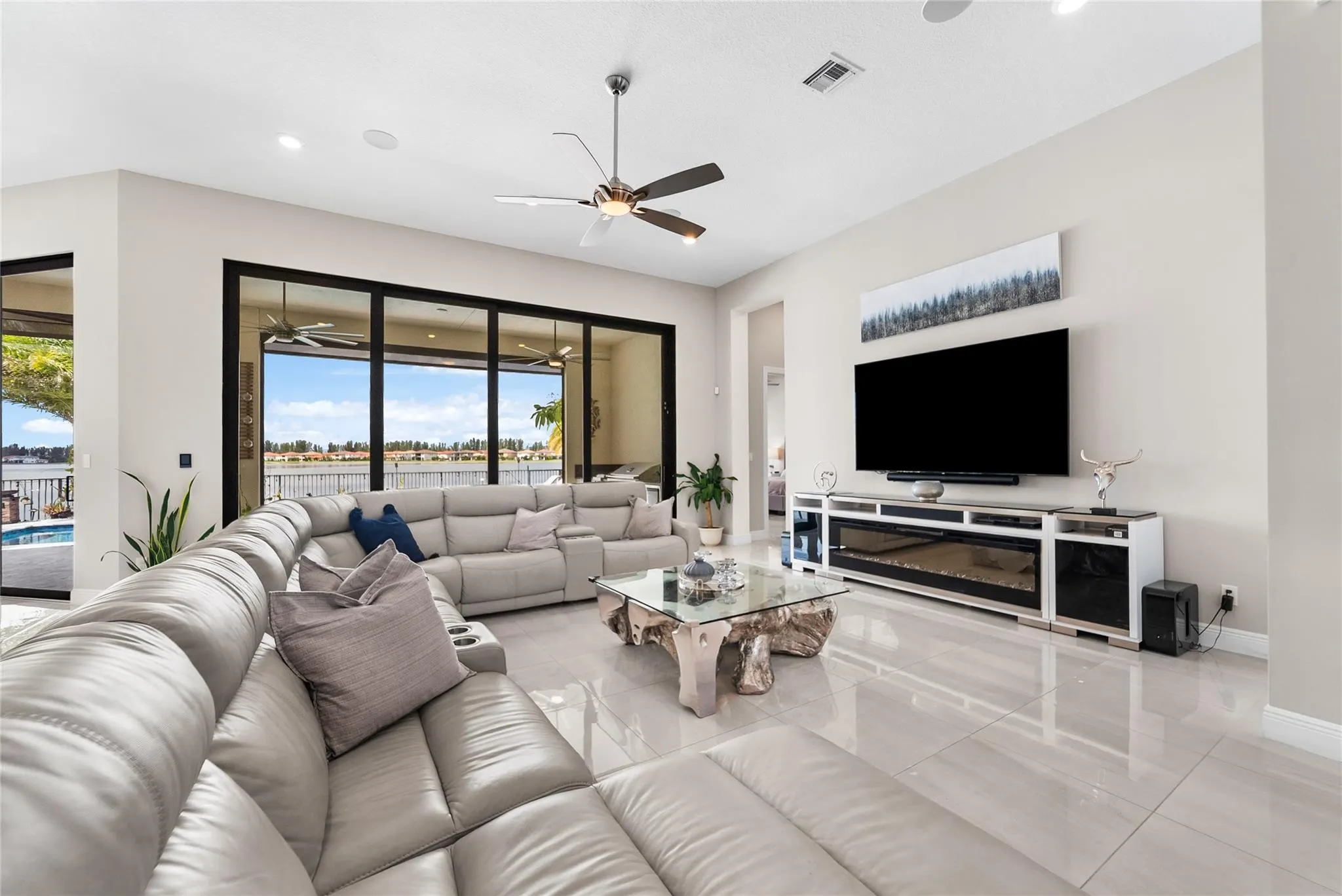 9295 Parkland Bay Dr