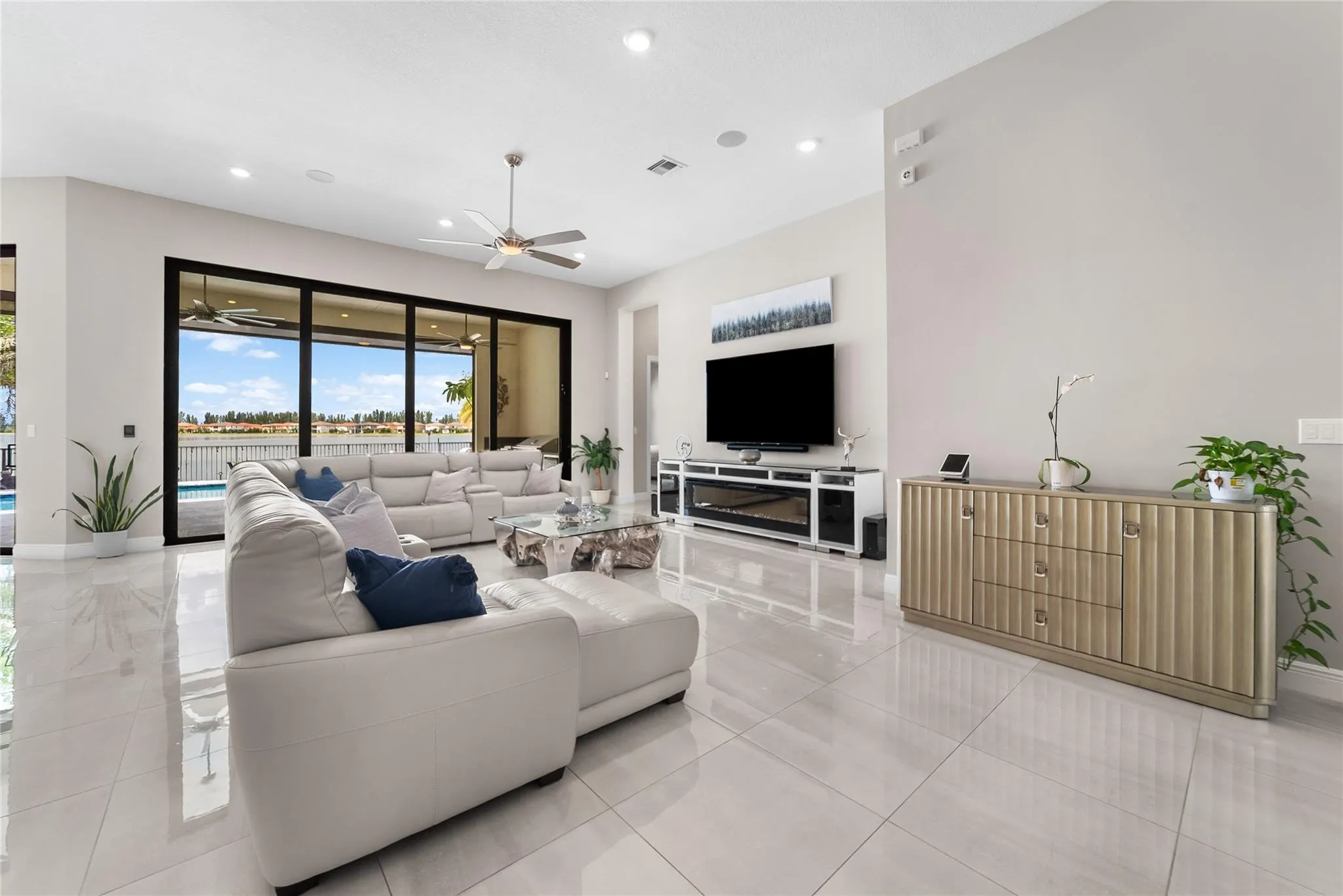 9295 Parkland Bay Dr
