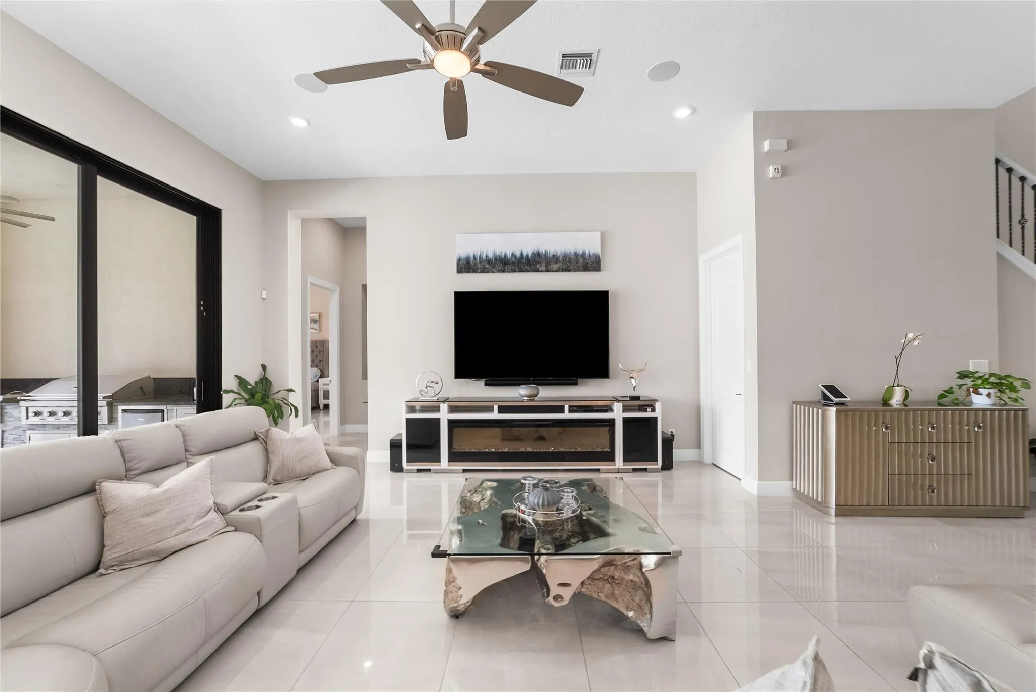 9295 Parkland Bay Dr