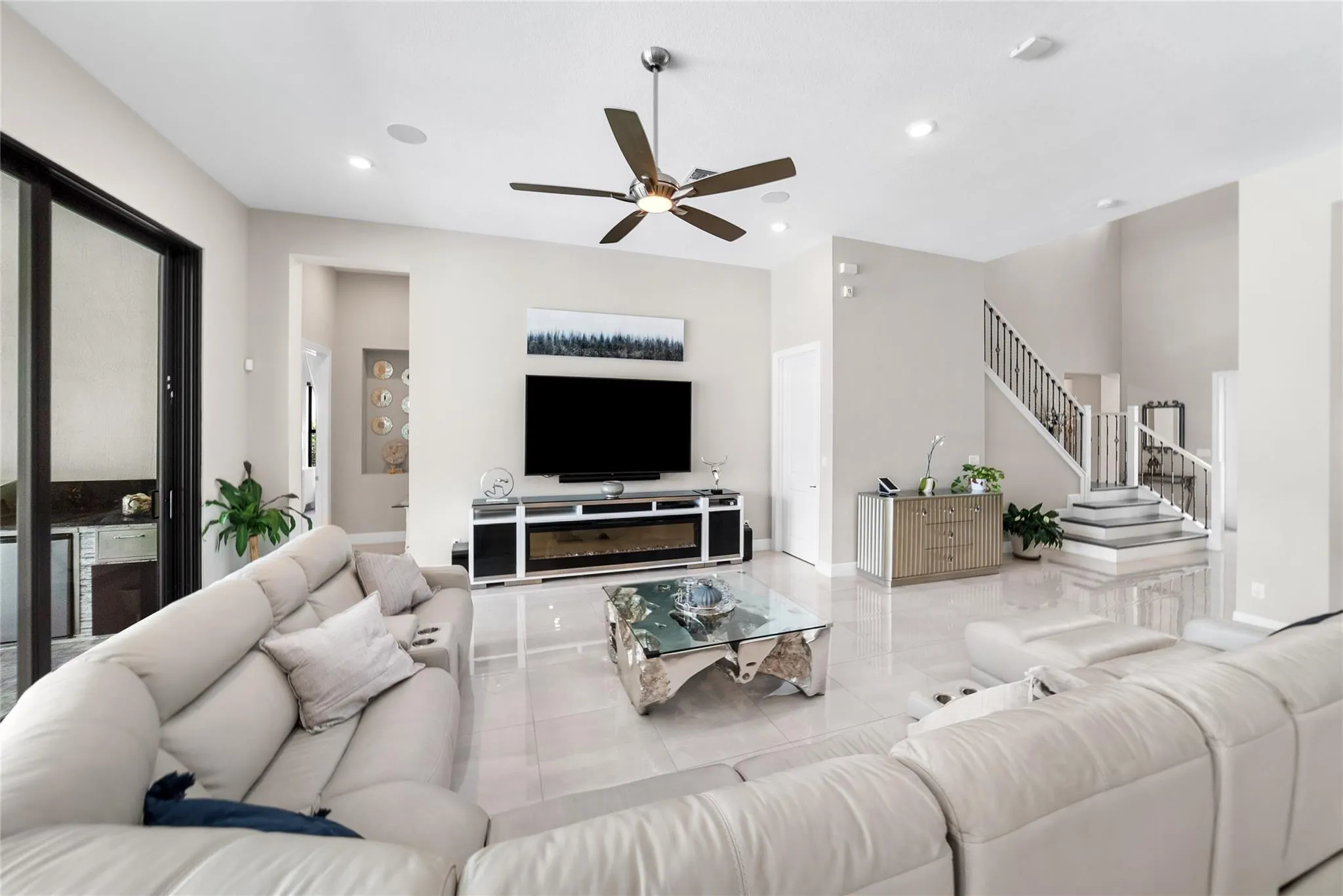 9295 Parkland Bay Dr