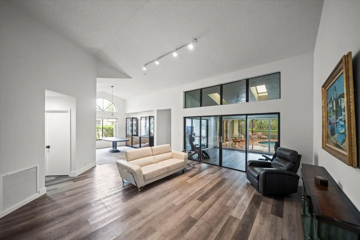 1240 Fairfax Court