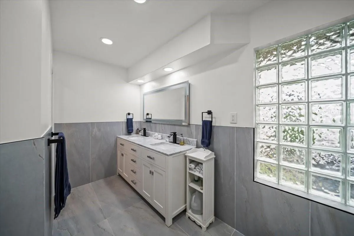 1240 Fairfax Court