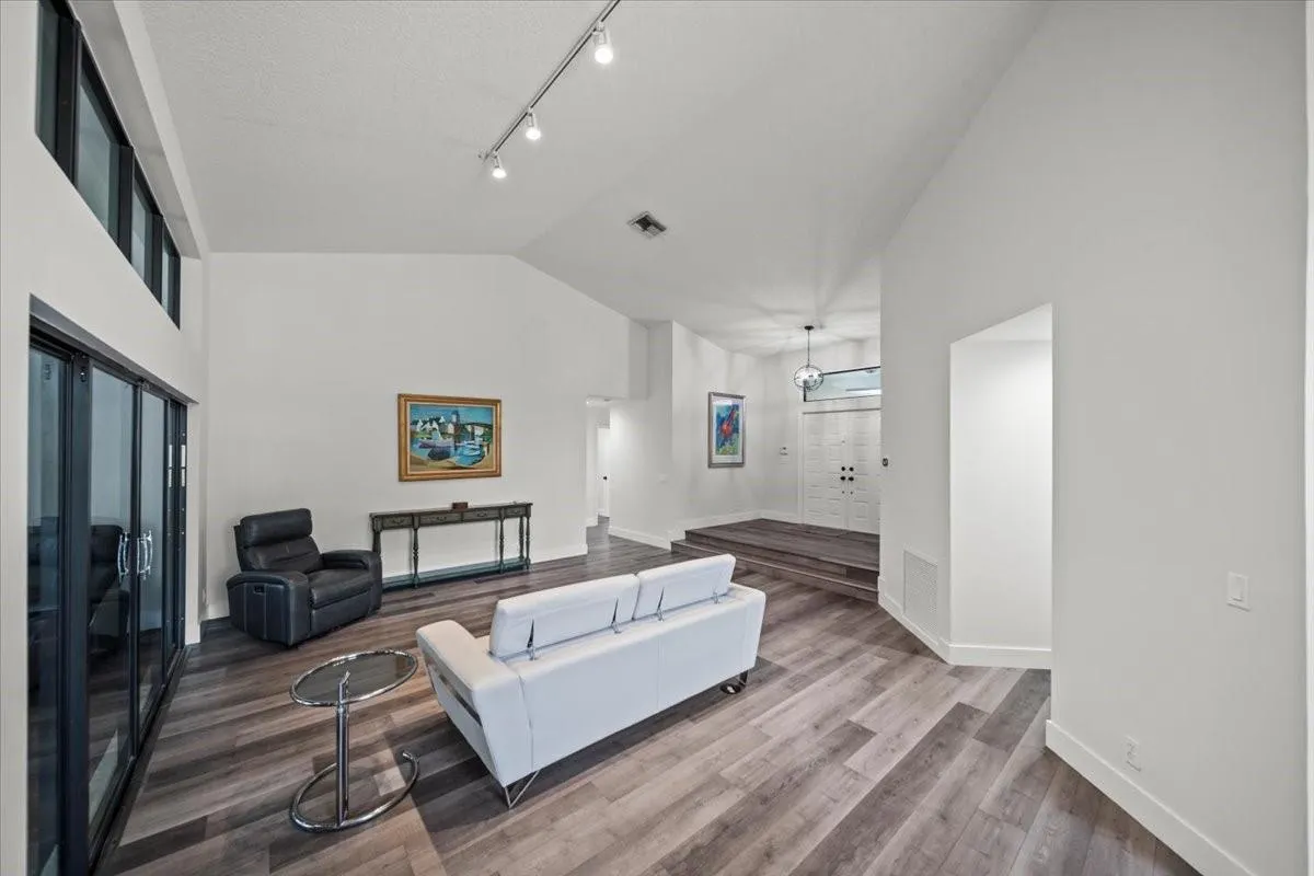 1240 Fairfax Court