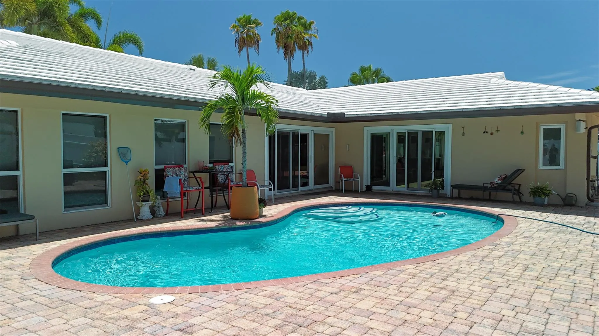 4131 Bayview Dr