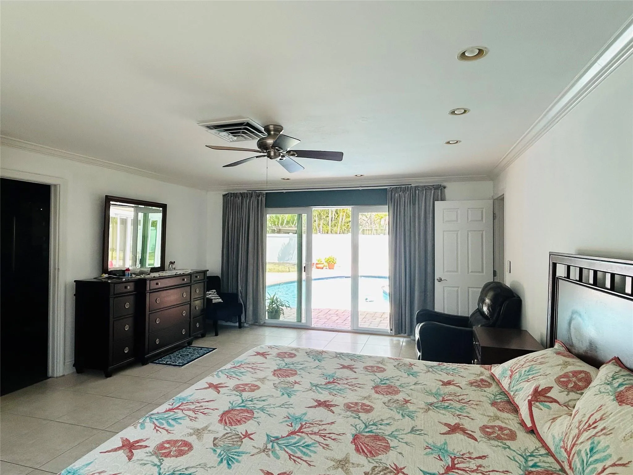 4131 Bayview Dr