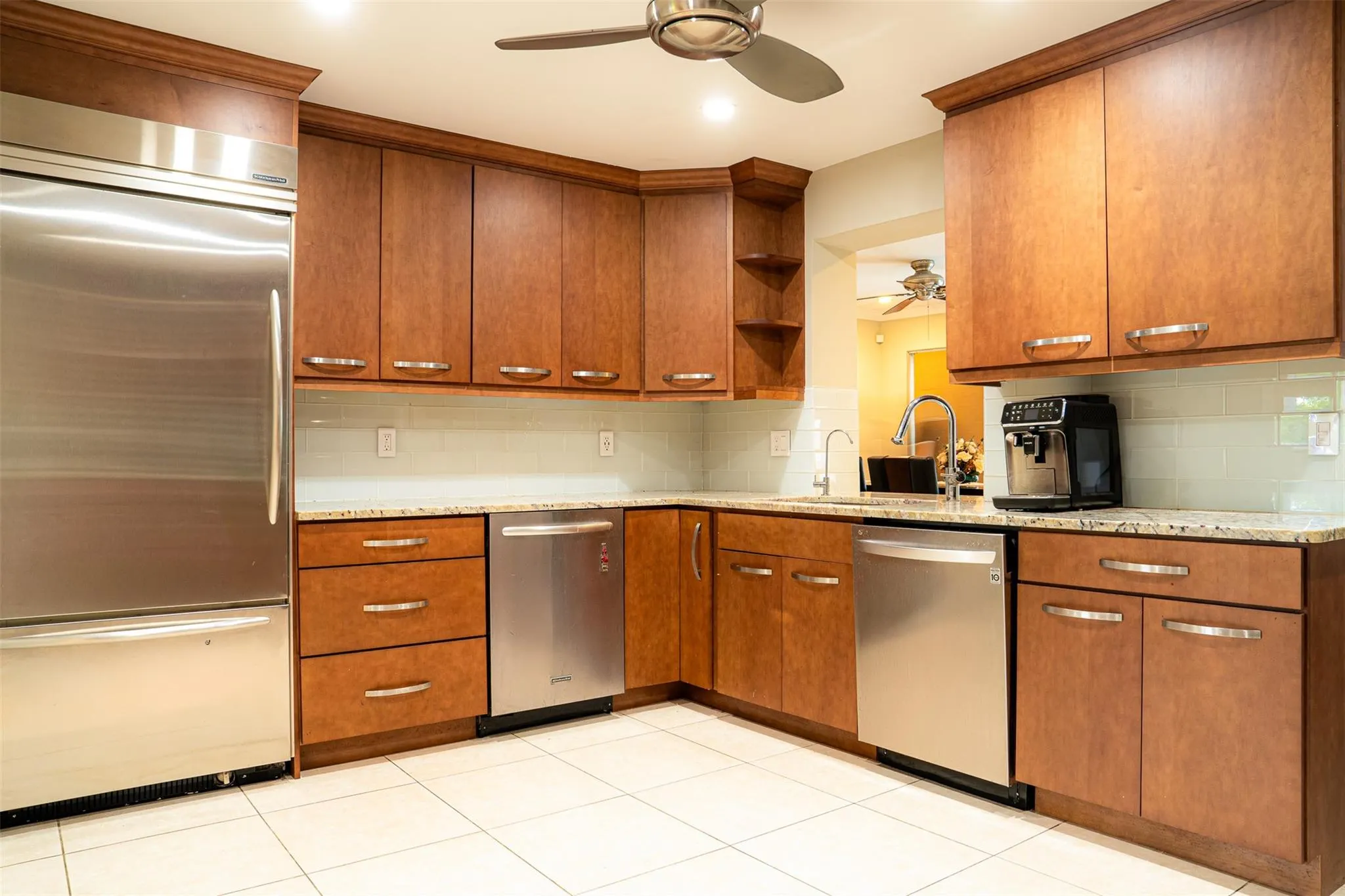 4131 Bayview Dr
