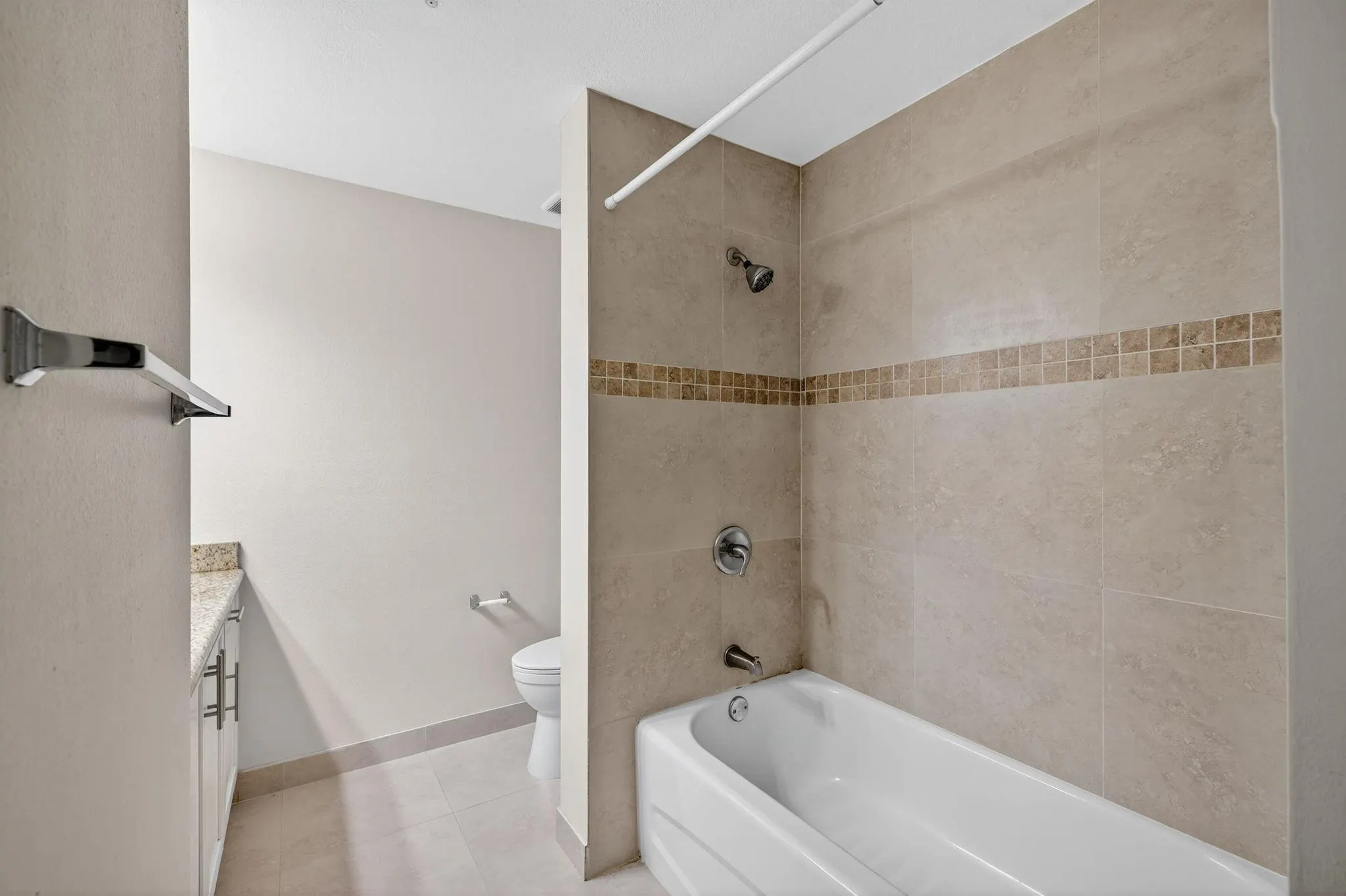 533 NE 3rd Ave, #405
