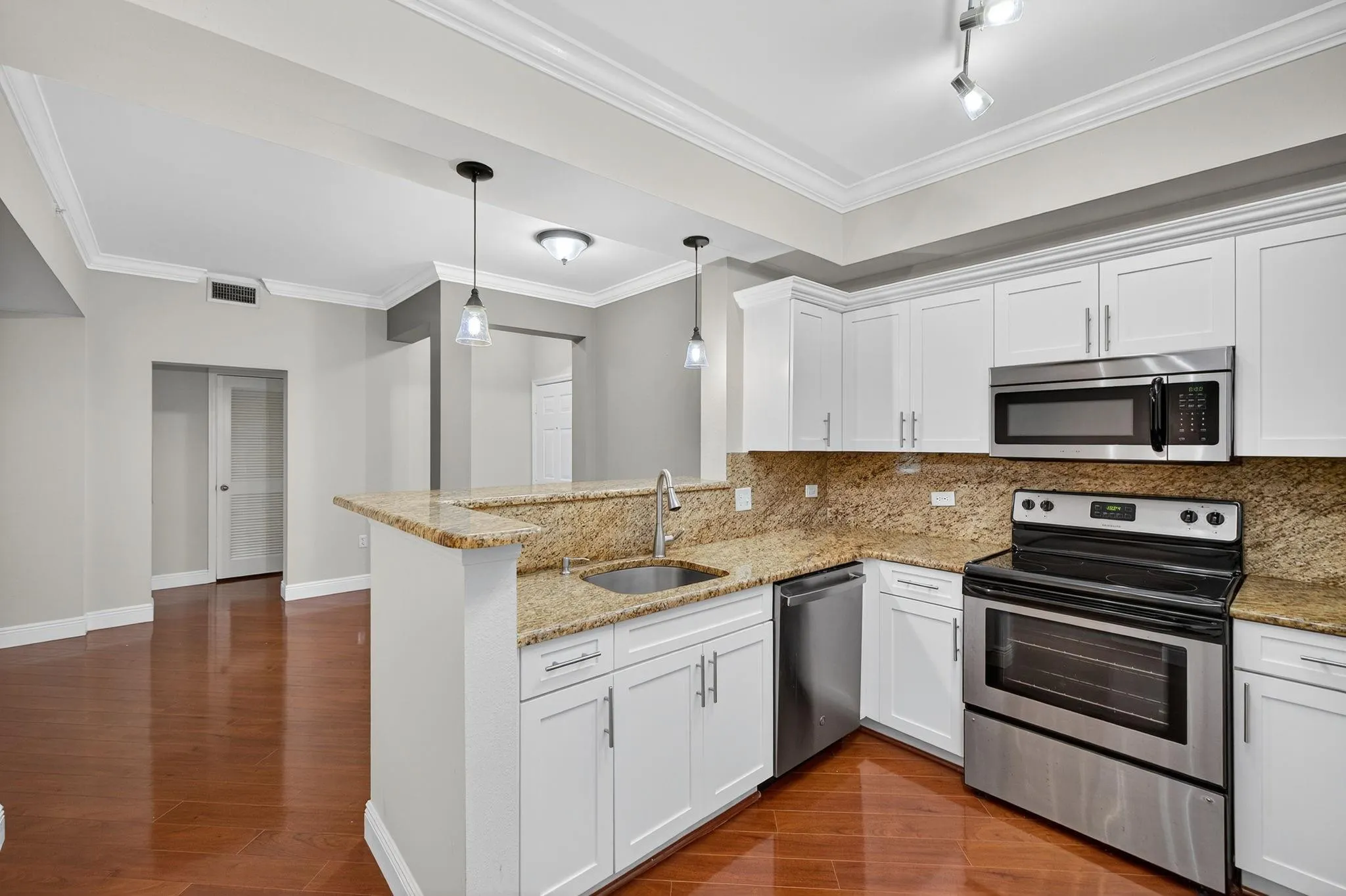 533 NE 3rd Ave, #405