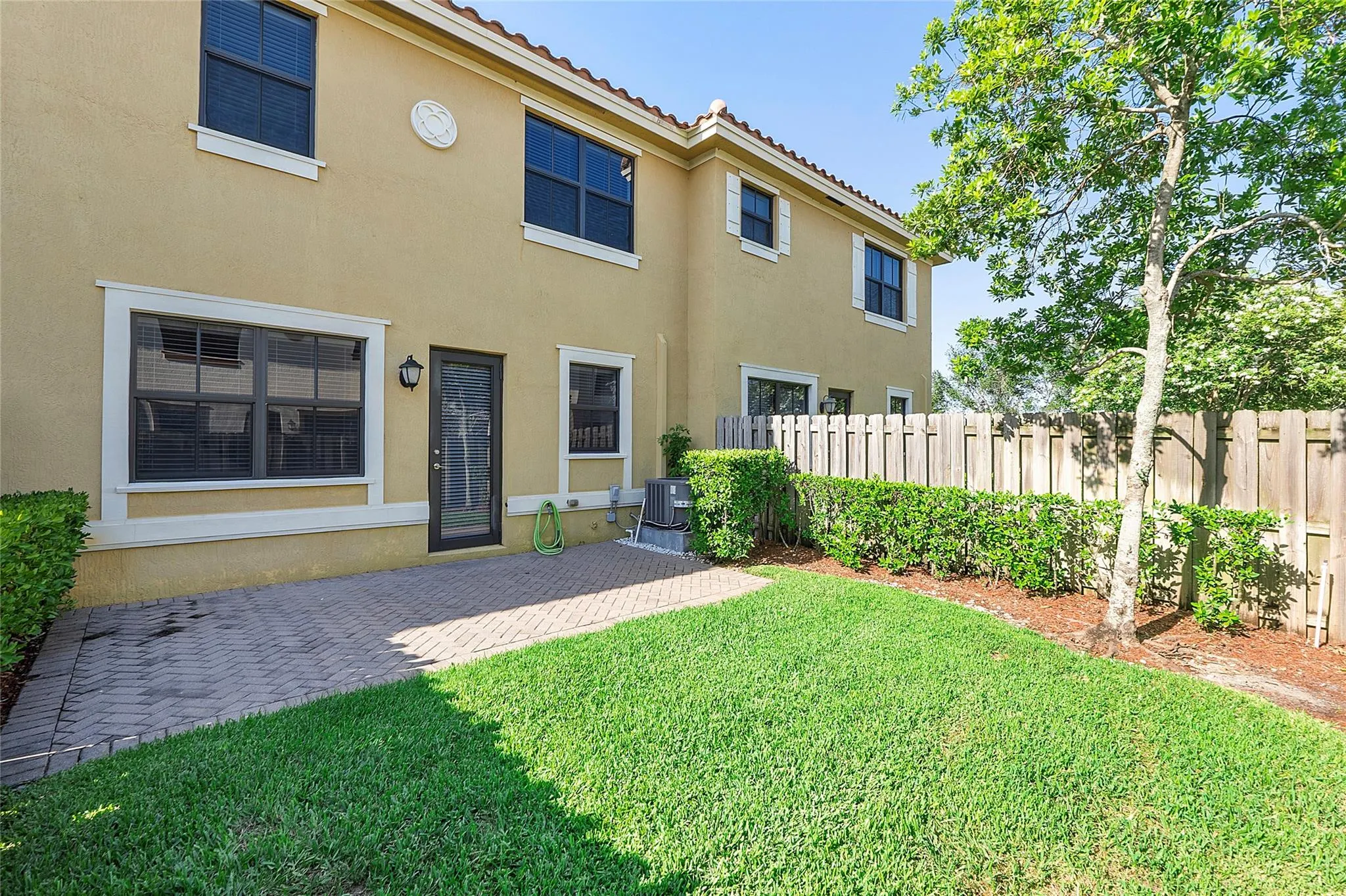 9572 Town Parc Circle North
