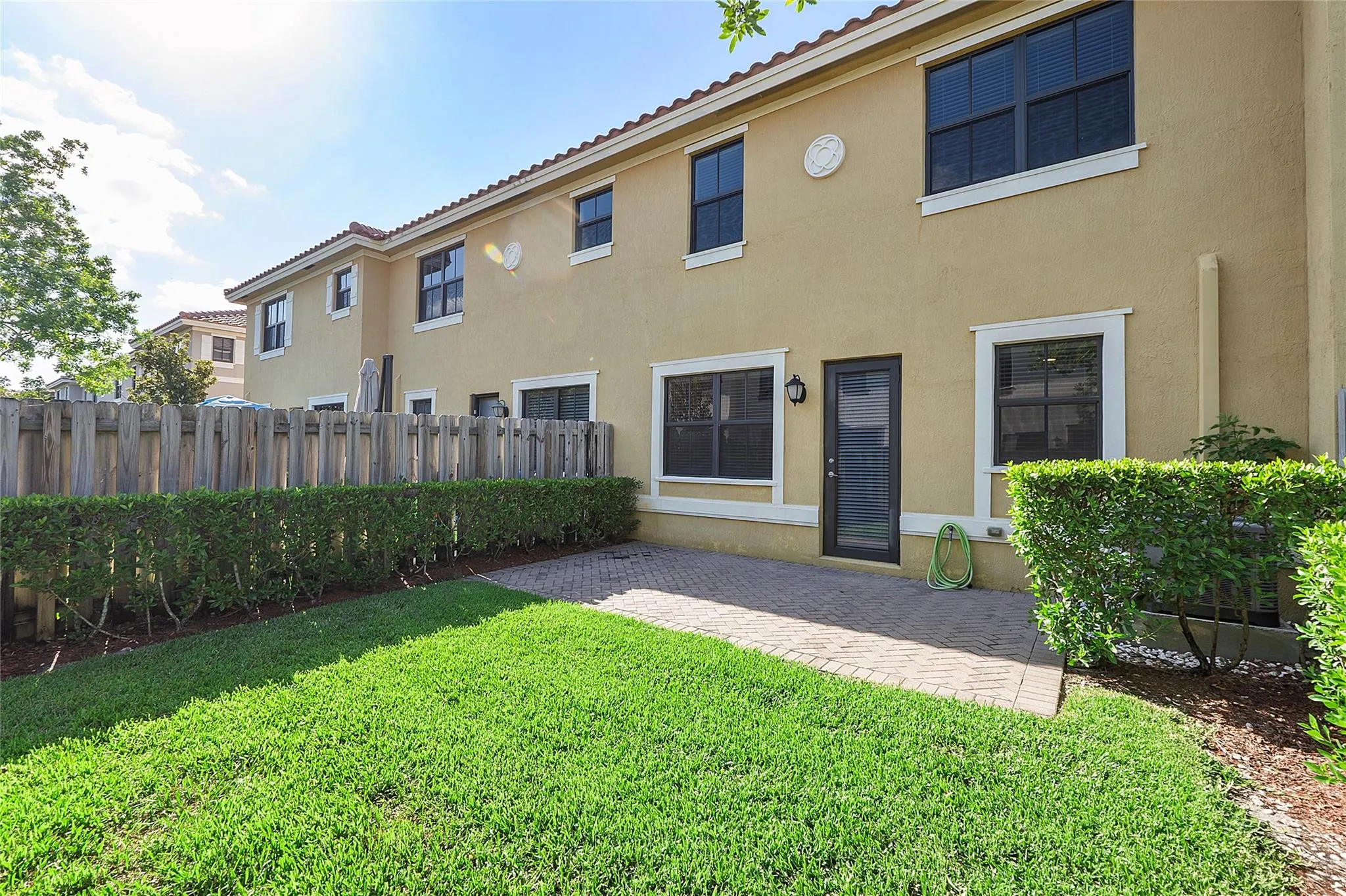 9572 Town Parc Circle North