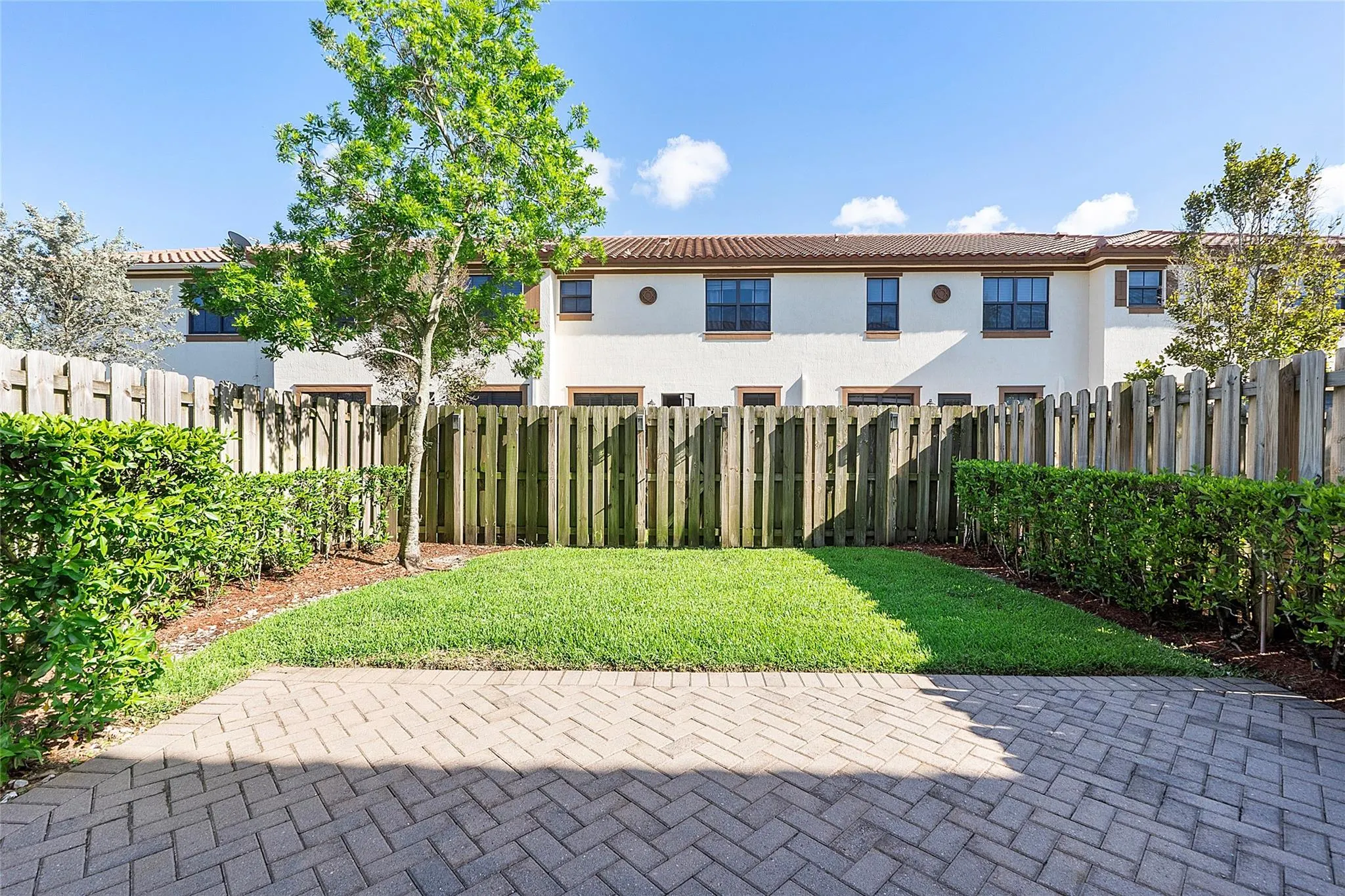9572 Town Parc Circle North