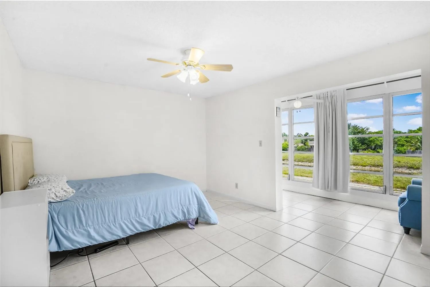 9081 Sunrise Lakes Blvd, #214