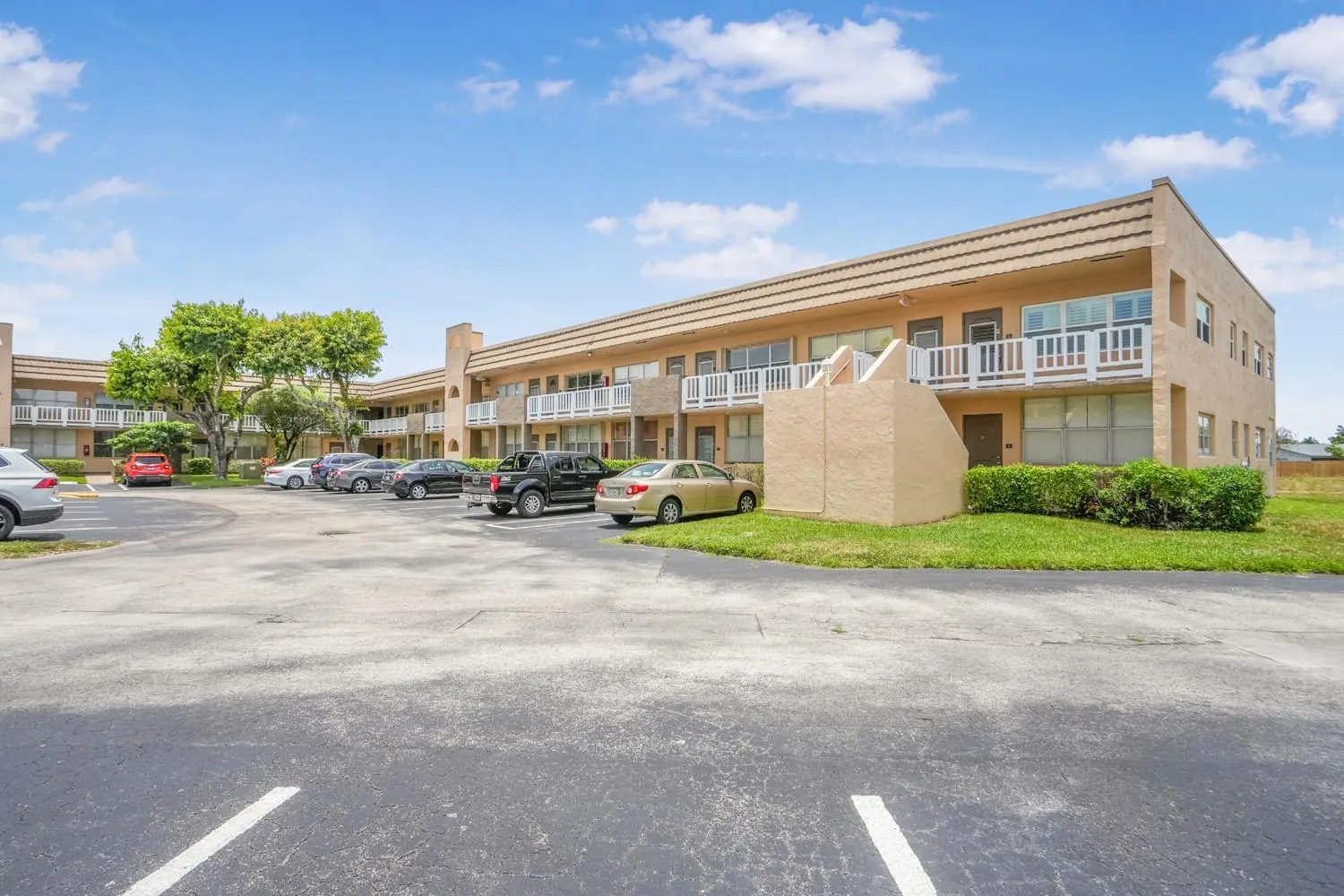 9081 Sunrise Lakes Blvd, #214