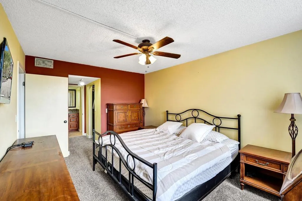 9230 Lagoon Pl, #406