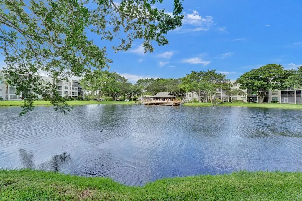 9230 Lagoon Pl, #406