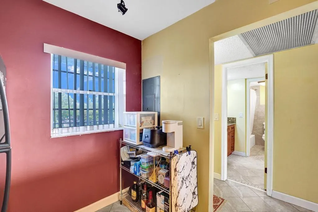 9230 Lagoon Pl, #406