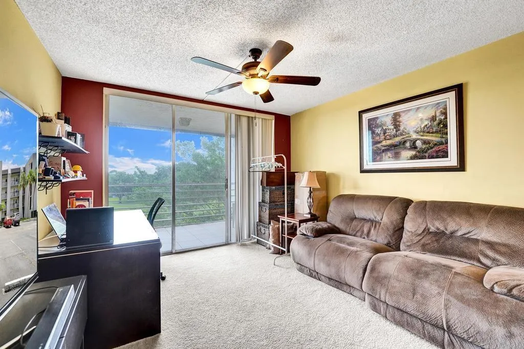 9230 Lagoon Pl, #406