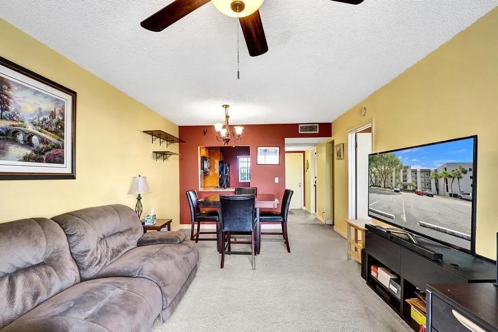 9230 Lagoon Pl, #406