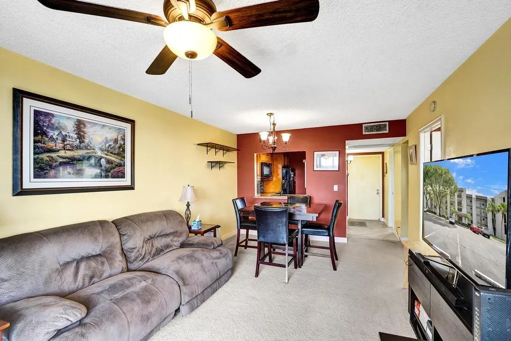 9230 Lagoon Pl, #406