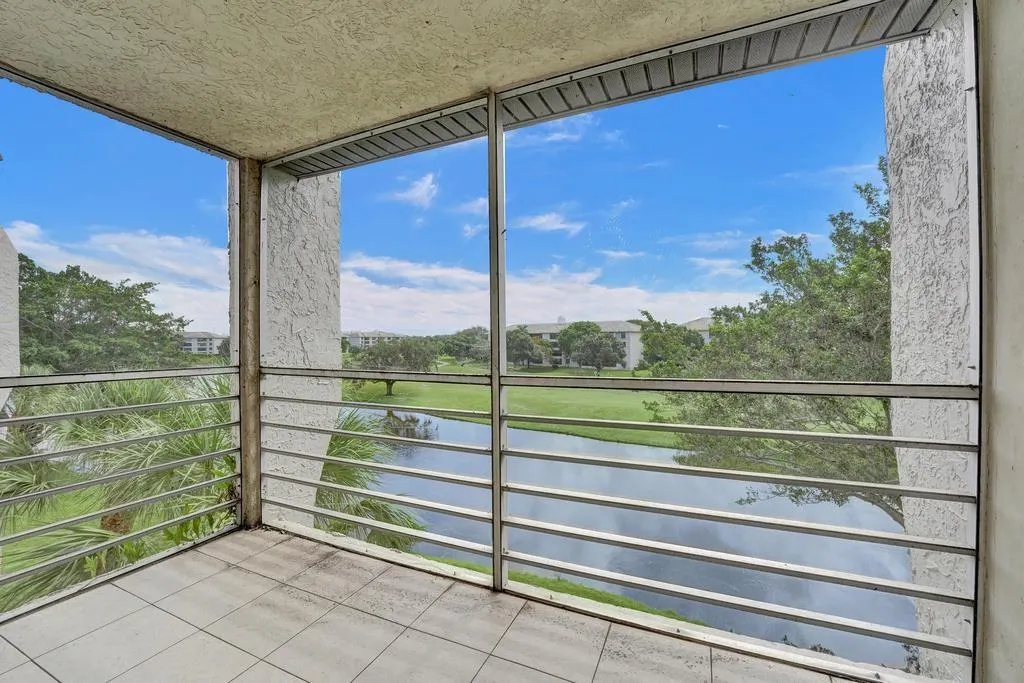 9230 Lagoon Pl, #406