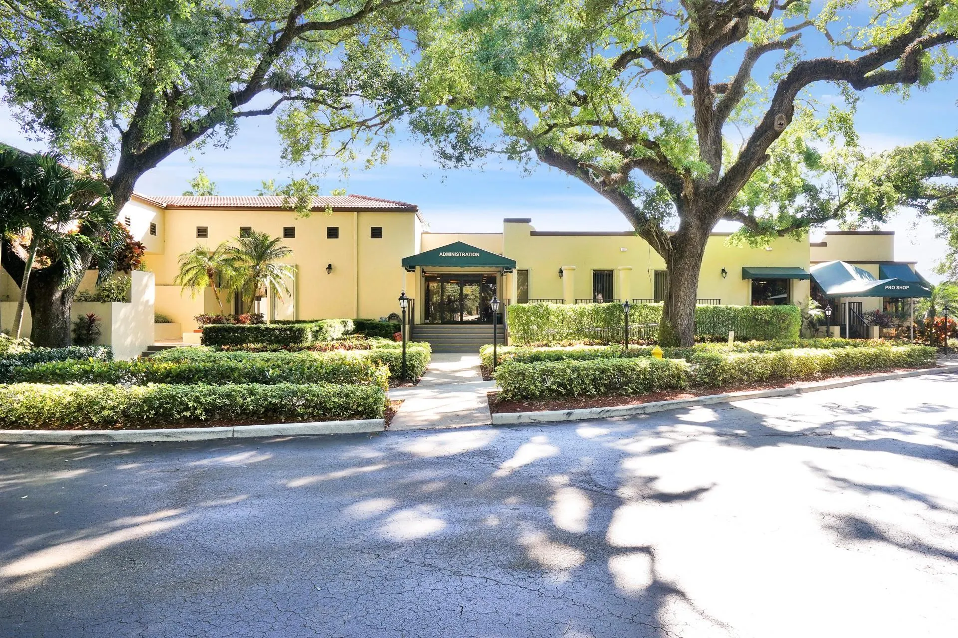 9230 Lagoon Pl, #406