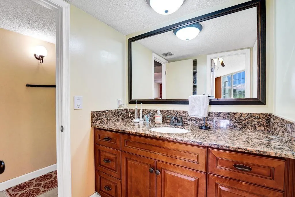 9230 Lagoon Pl, #406