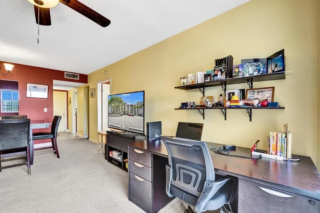 9230 Lagoon Pl, #406