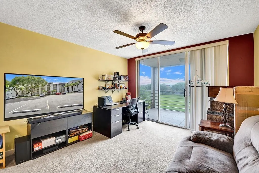 9230 Lagoon Pl, #406