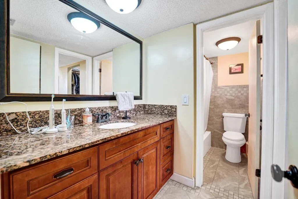 9230 Lagoon Pl, #406