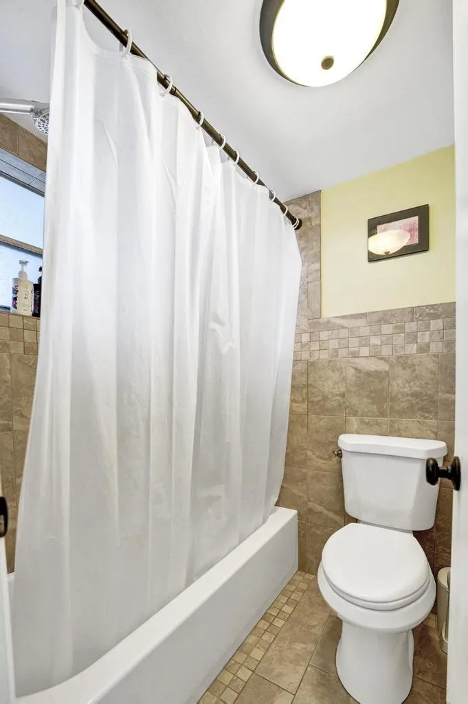 9230 Lagoon Pl, #406