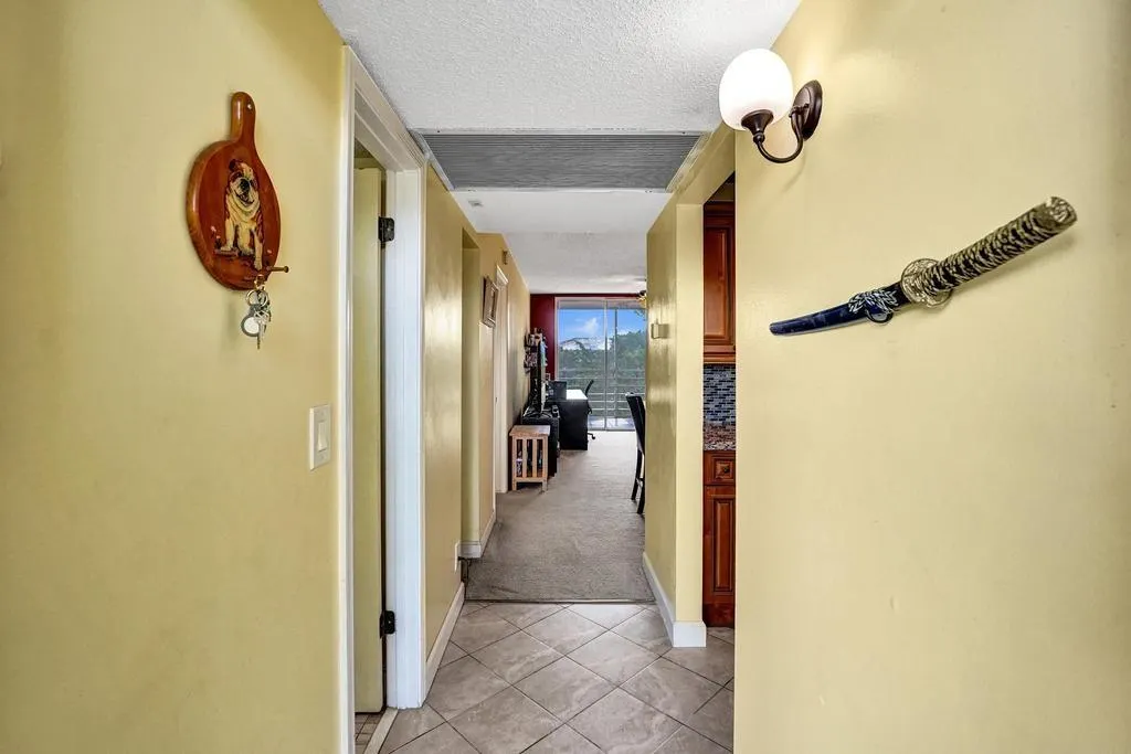 9230 Lagoon Pl, #406