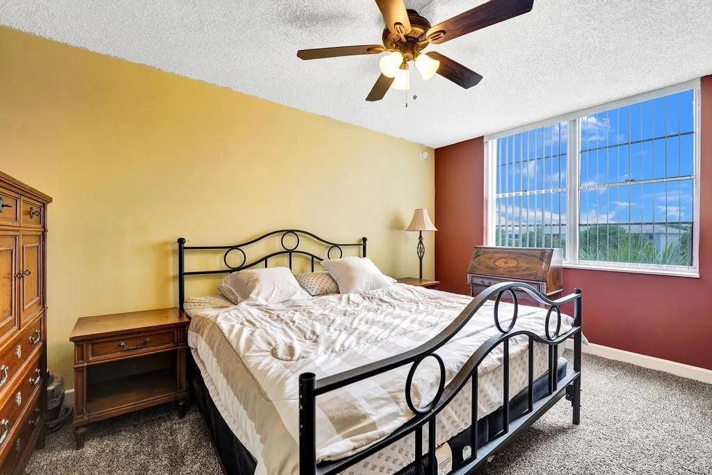 9230 Lagoon Pl, #406