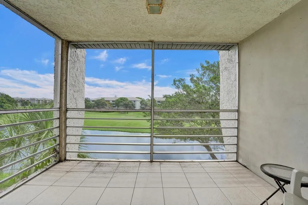 9230 Lagoon Pl, #406