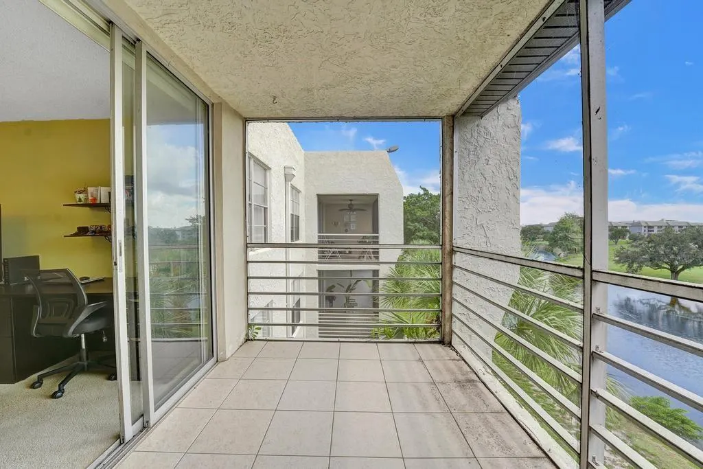 9230 Lagoon Pl, #406