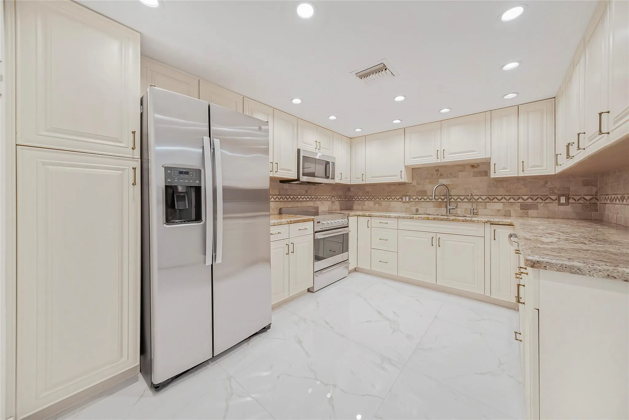 16300 Golf Club Rd, #114
