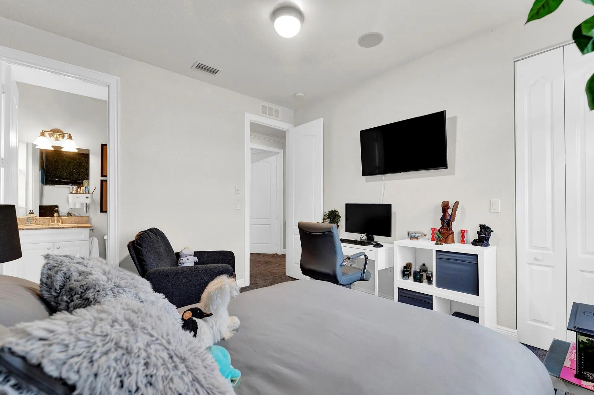 10250 Peninsula Pl