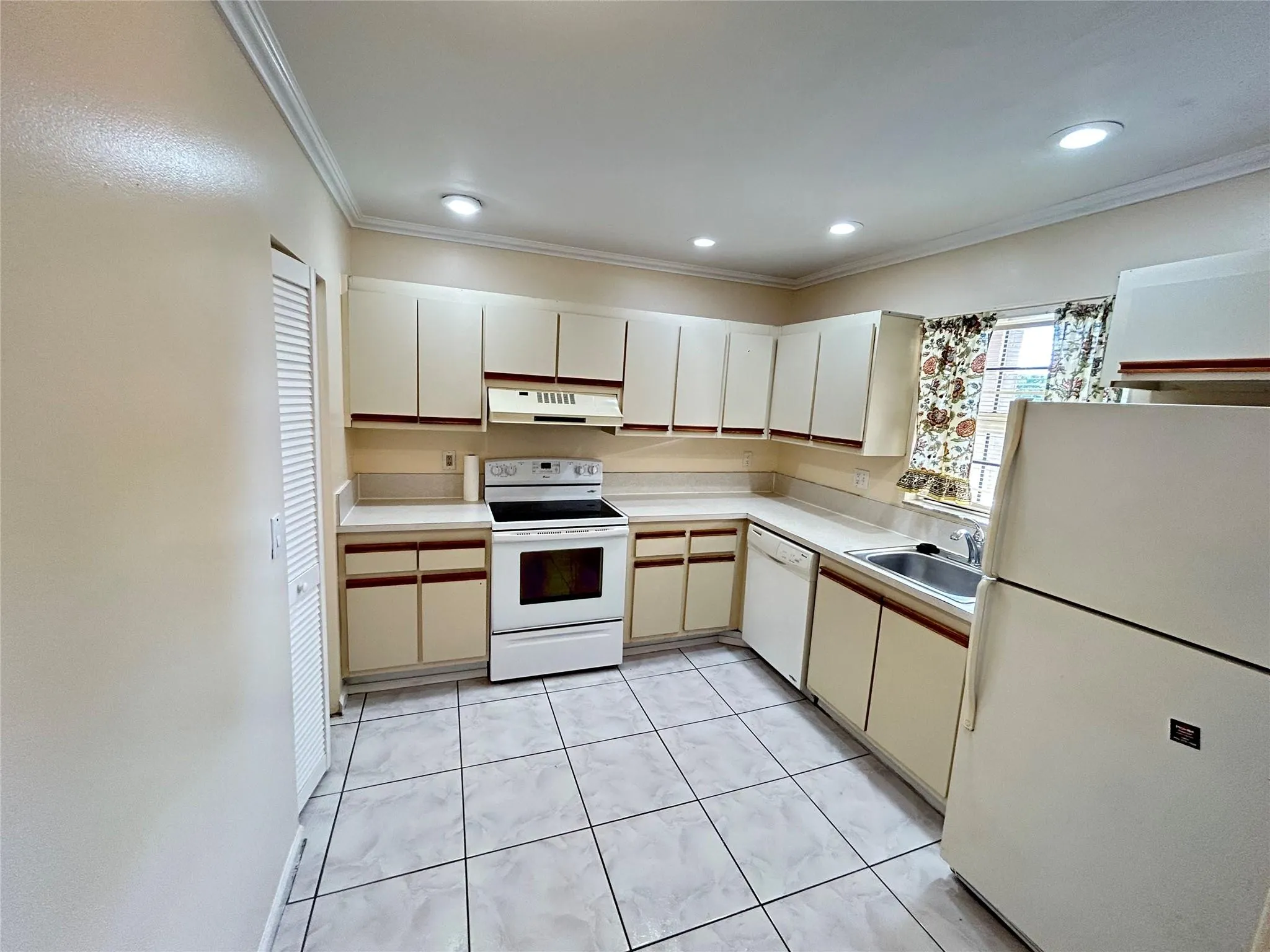 3571 NW 94th Ave, #6D