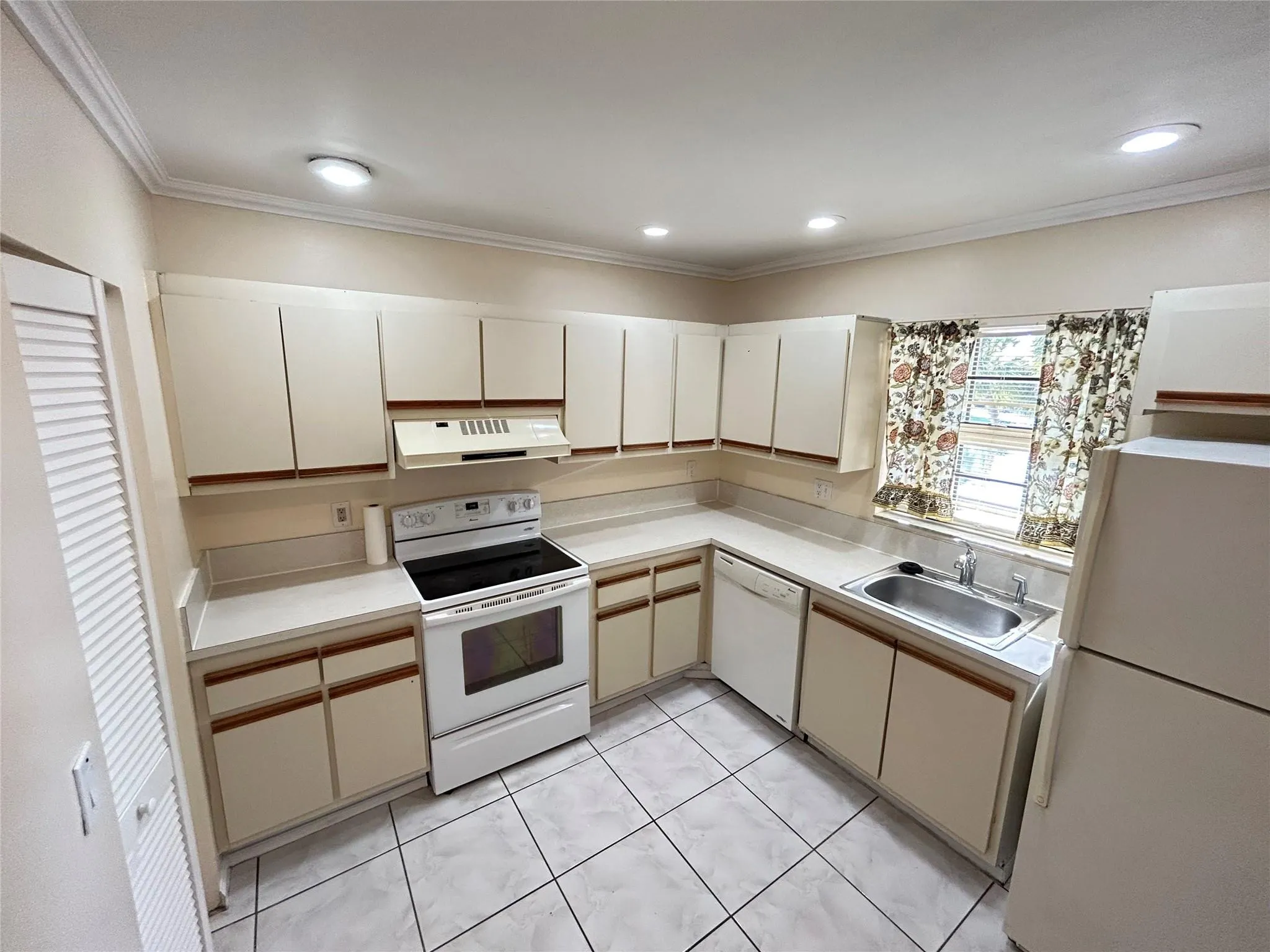 3571 NW 94th Ave, #6D