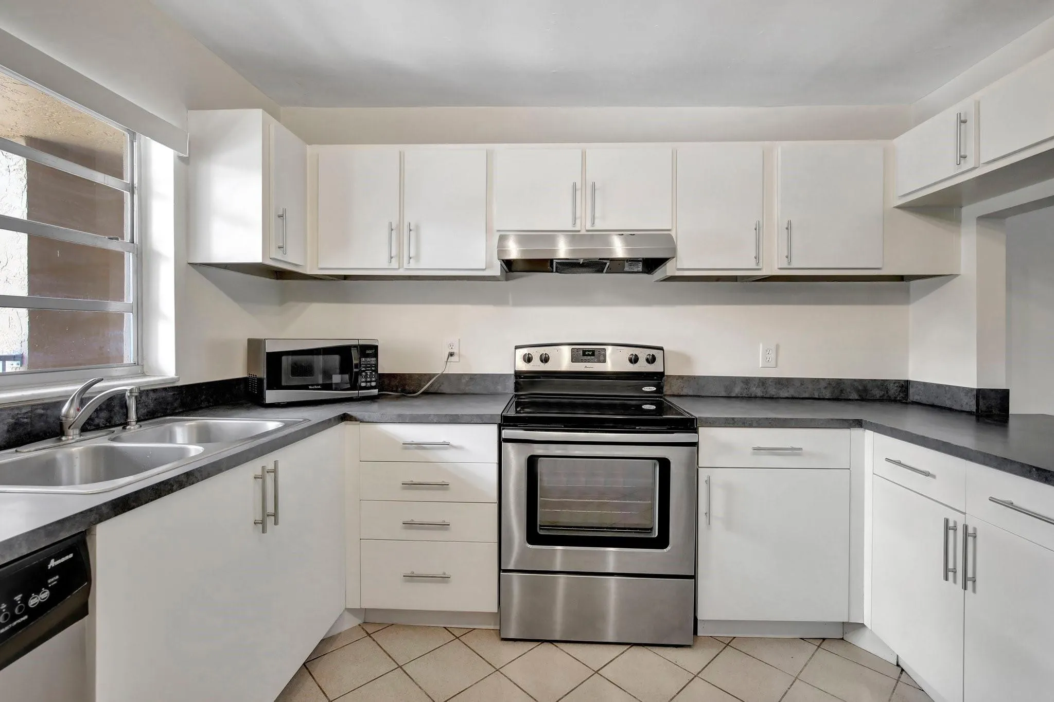 9450 Live Oak Pl, #303