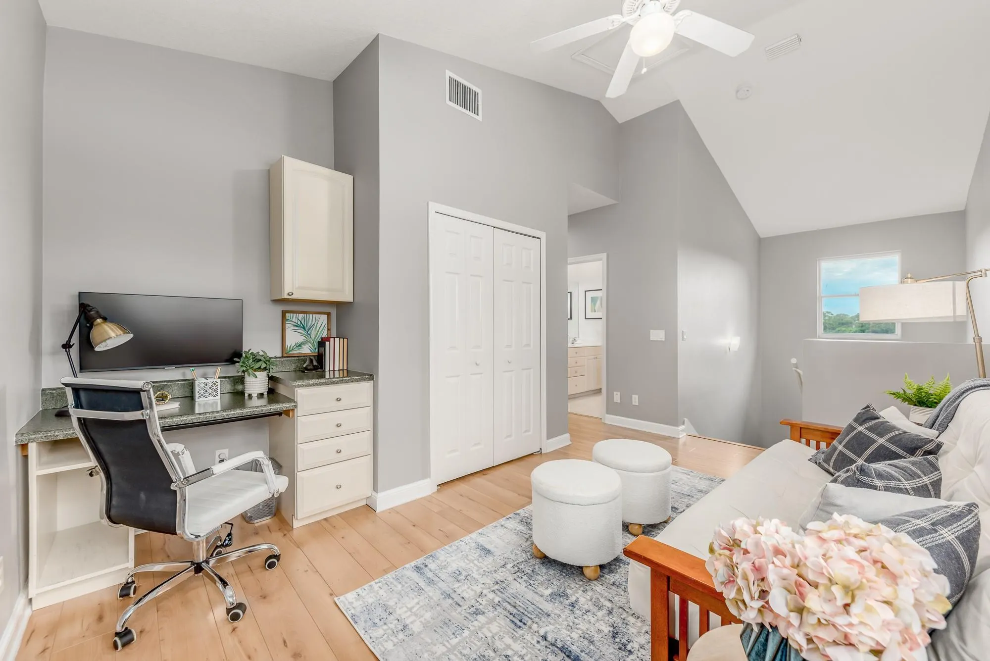 2501 SW Buena Vista Dr