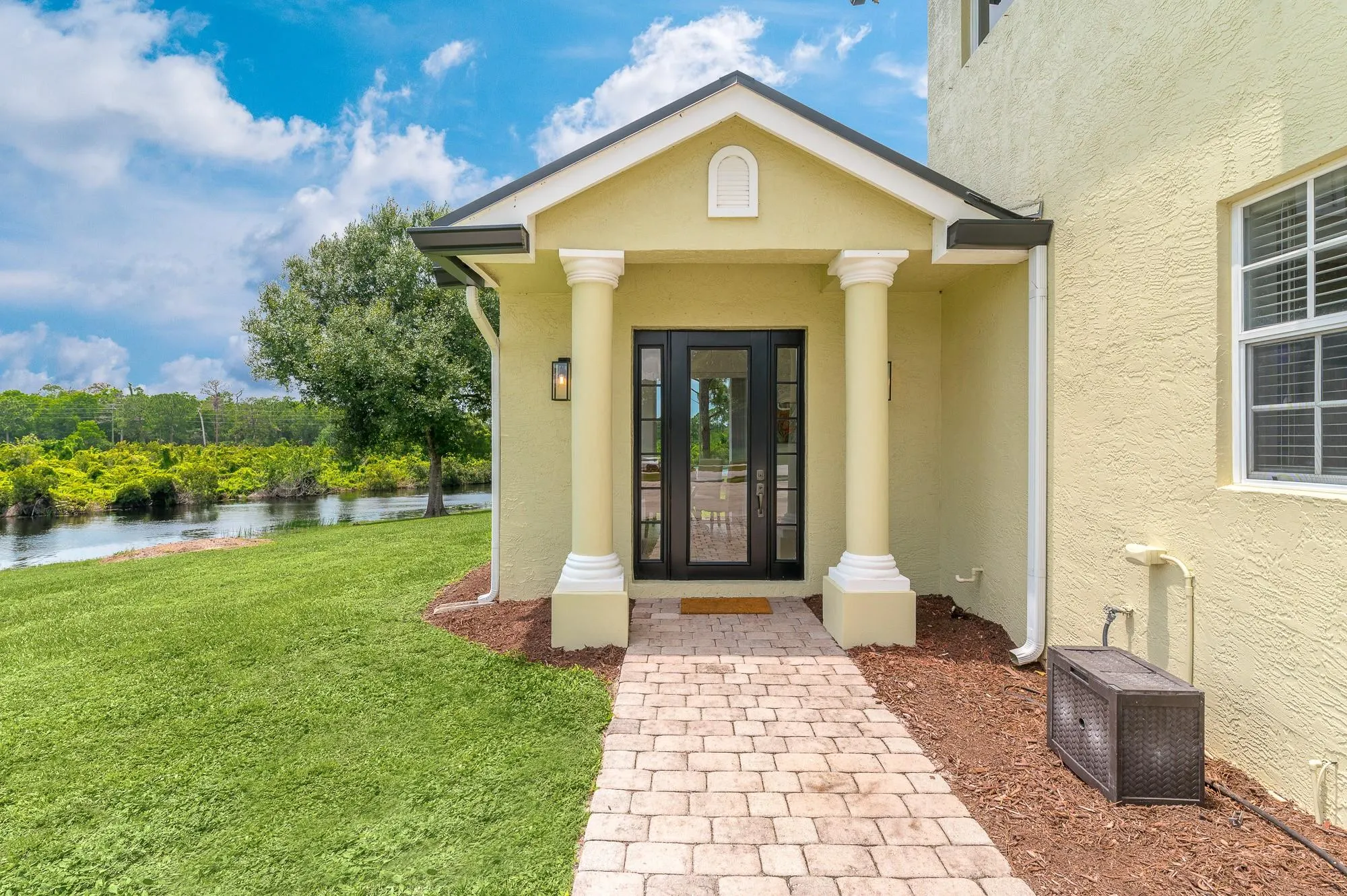 2501 SW Buena Vista Dr