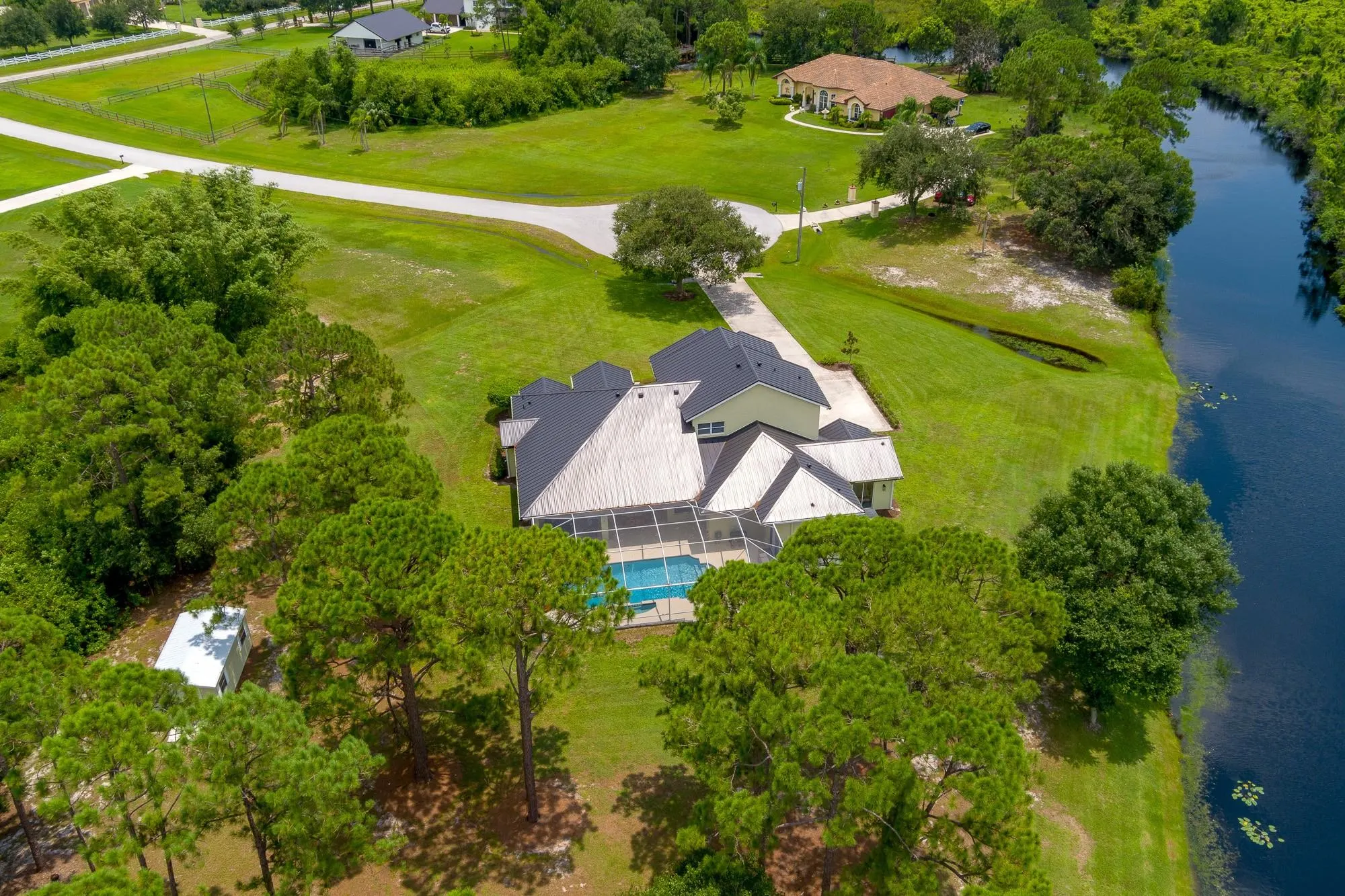 2501 SW Buena Vista Dr
