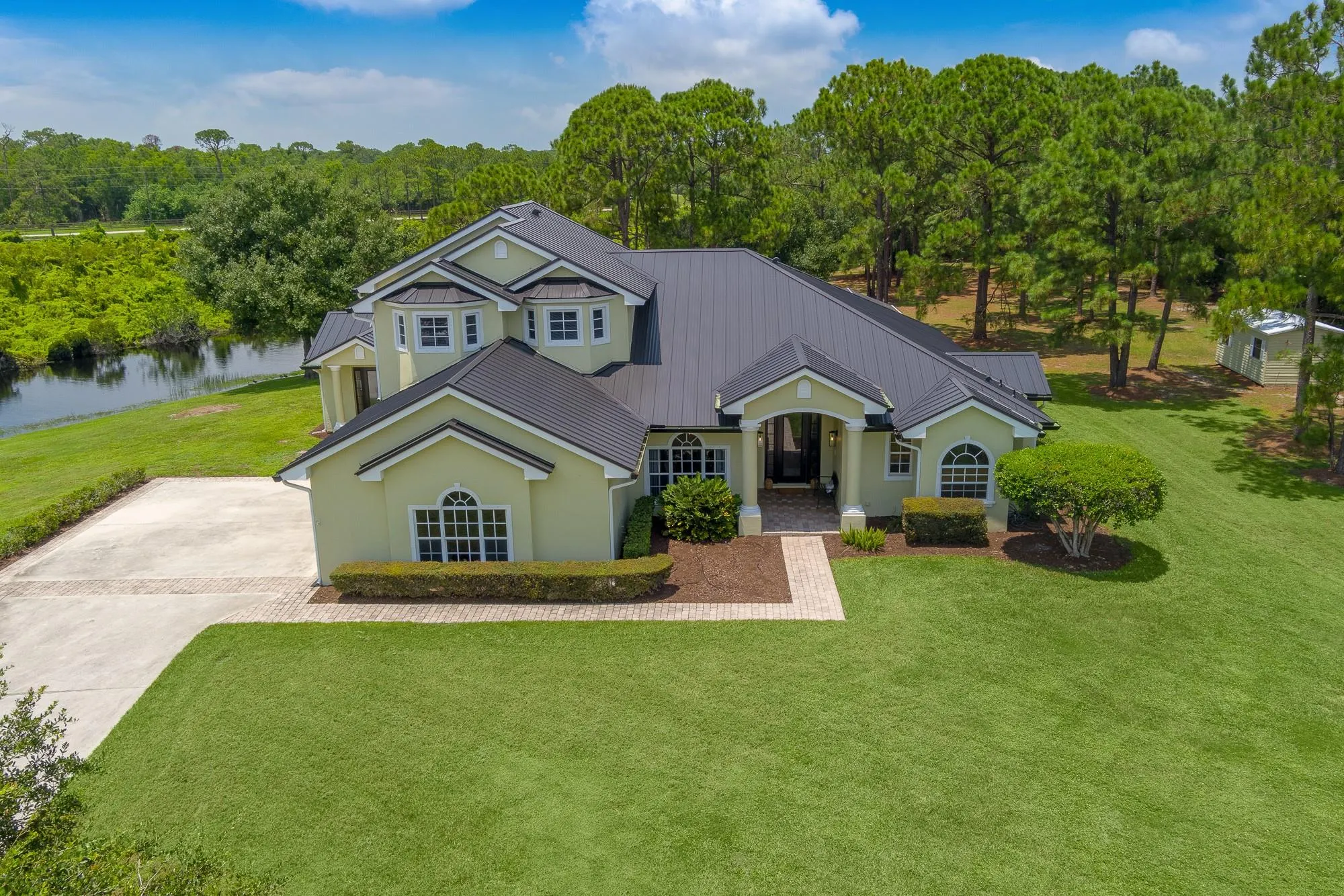 2501 SW Buena Vista Dr