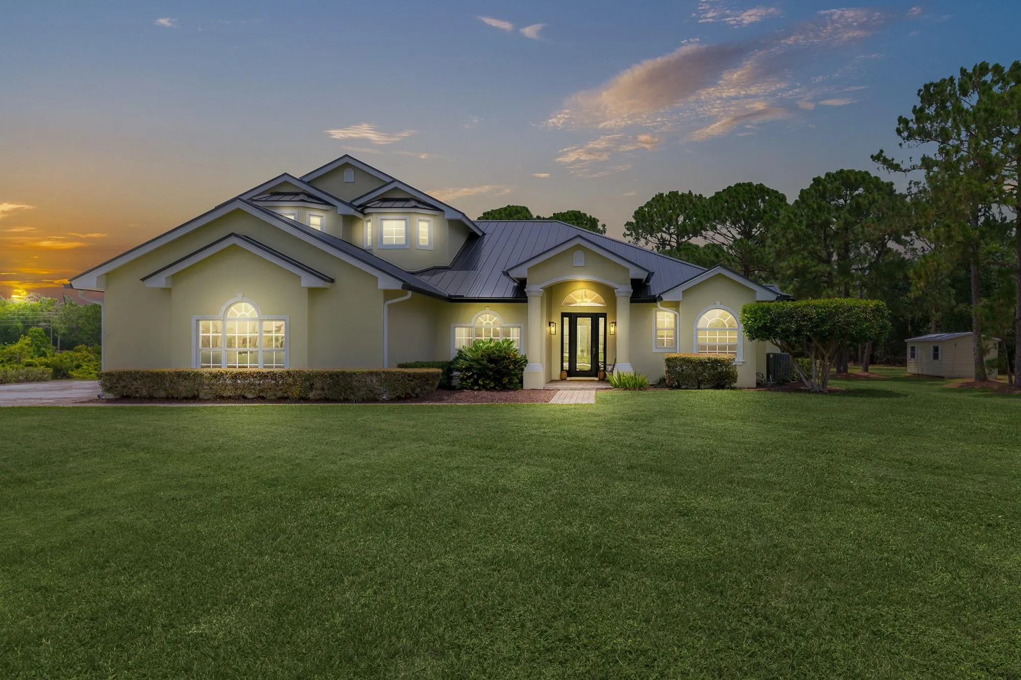 2501 SW Buena Vista Dr